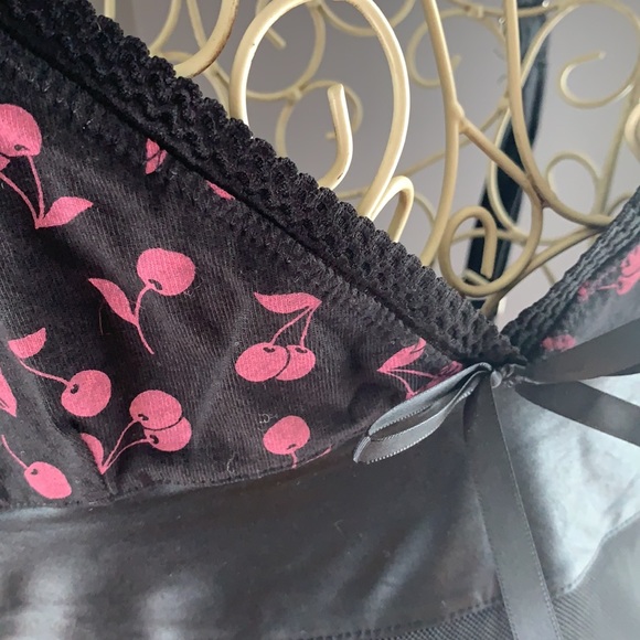 Cute stretch Pin-up, retro cherry print and mesh Dress, Empire waist Cute! 🍒🖤 - Picture 4 of 7